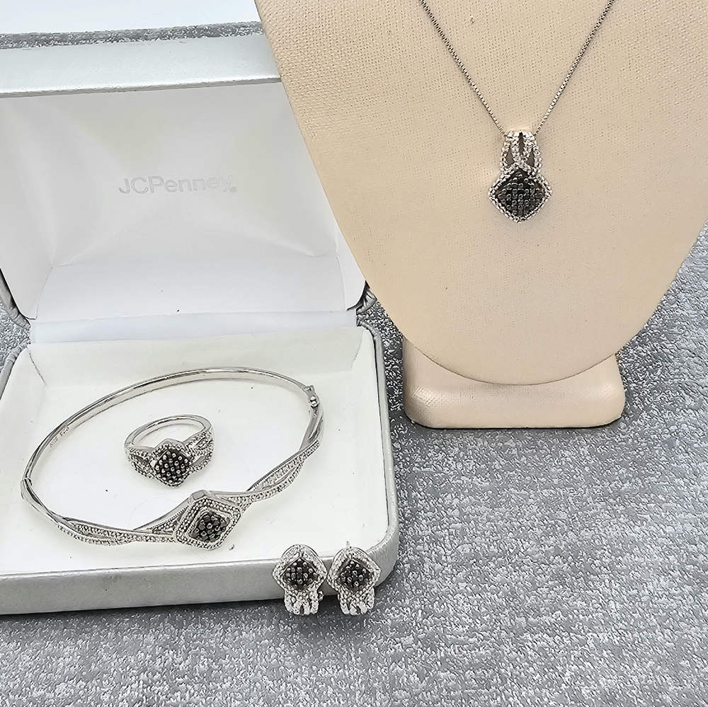 SUN Sterling Silver Black And White Diamond Necklace Bracelet Set
